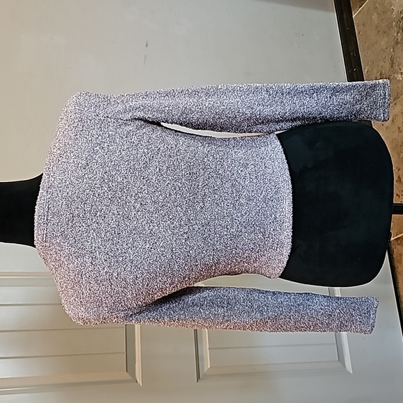 Wild Fable size small front cinch crop sweater - Picture 4 of 5